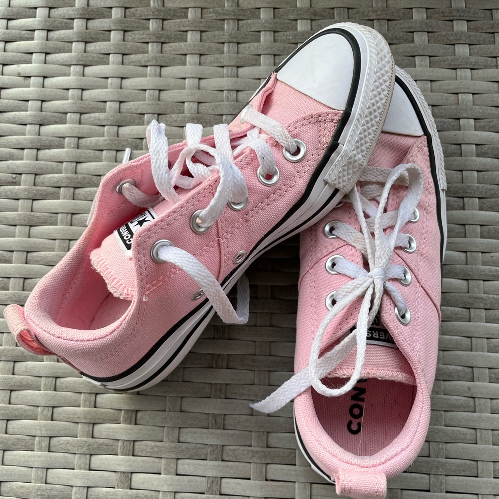 Light pink converse size 5 women’s big girl